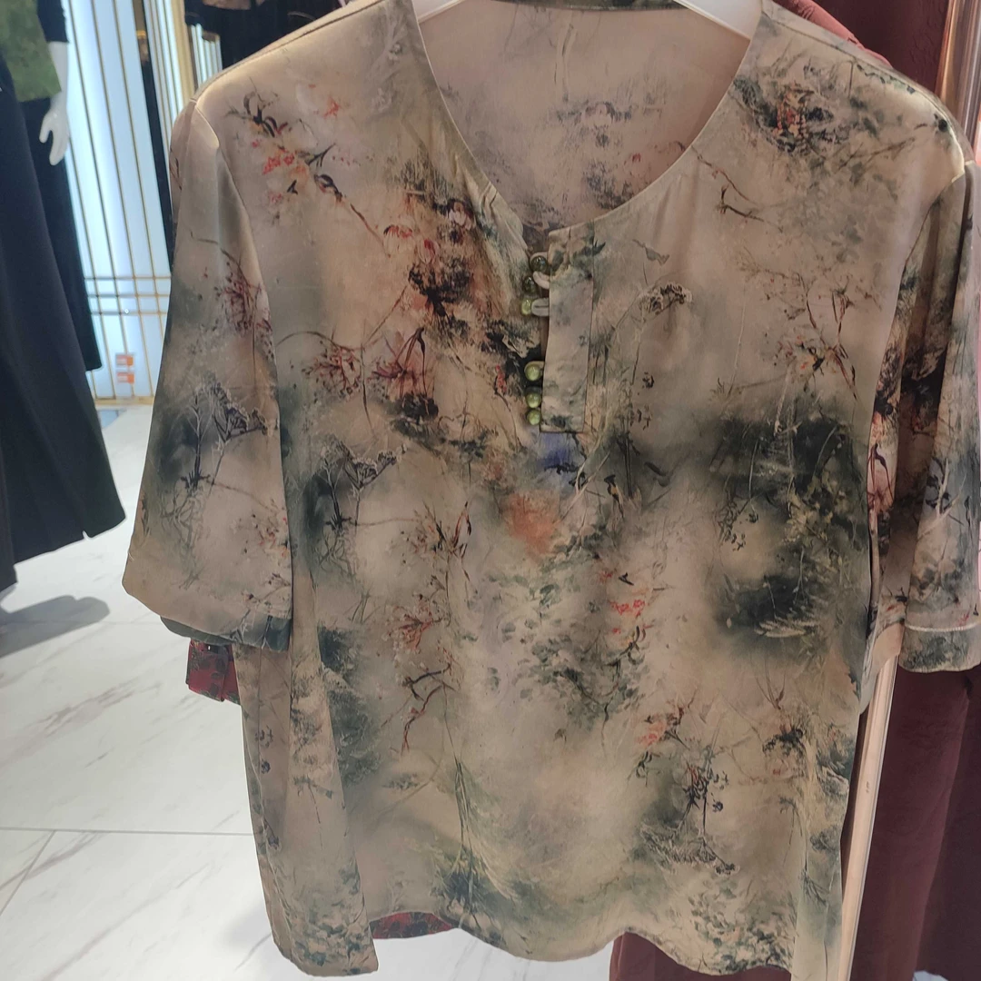 中老丝系扣花小衫