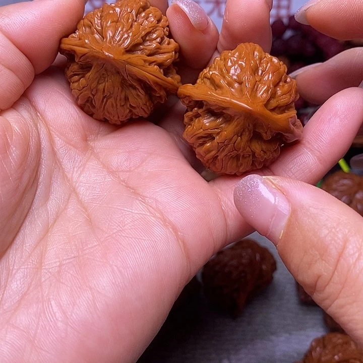 文玩核桃吊坠玉龙粗筋