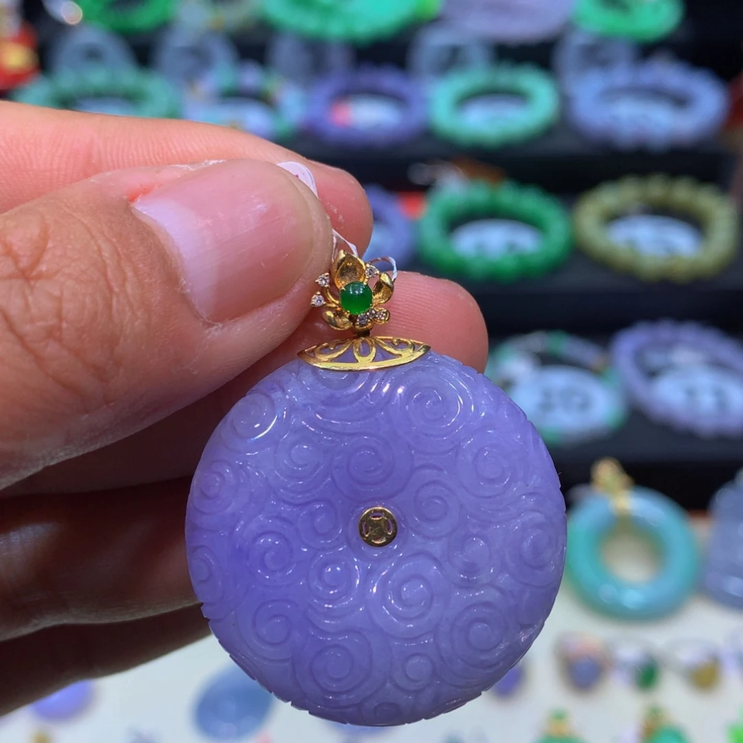 翡翠18K金镶嵌颈饰