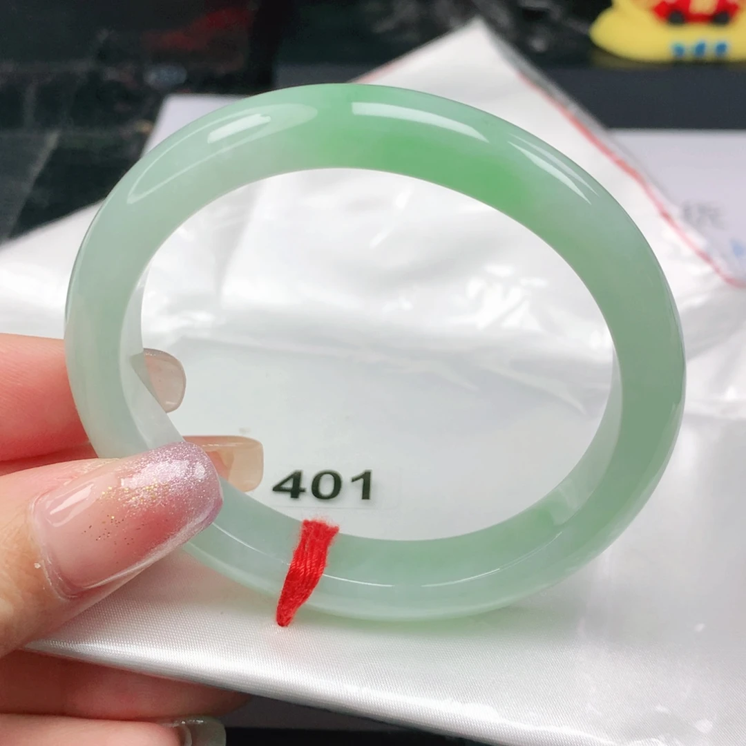未镶嵌手镯（贵妃镯）翡翠
