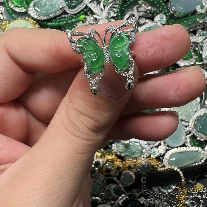 翡翠未镶嵌颈饰天然A货翡翠放漏