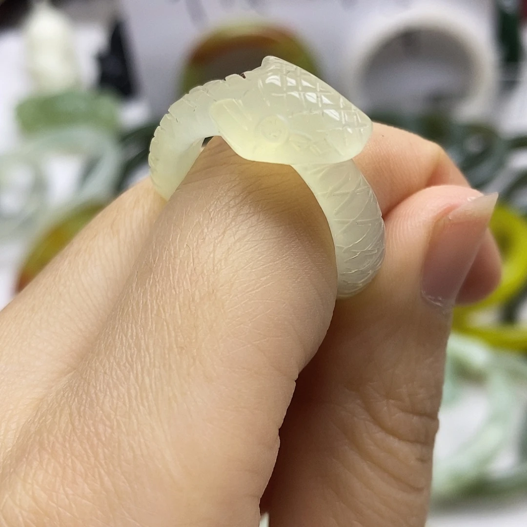蛇纹石玉未镶嵌戒指