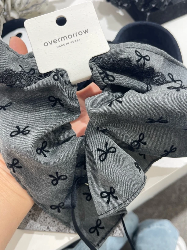 灰色蝴蝶结方形大肠发圈