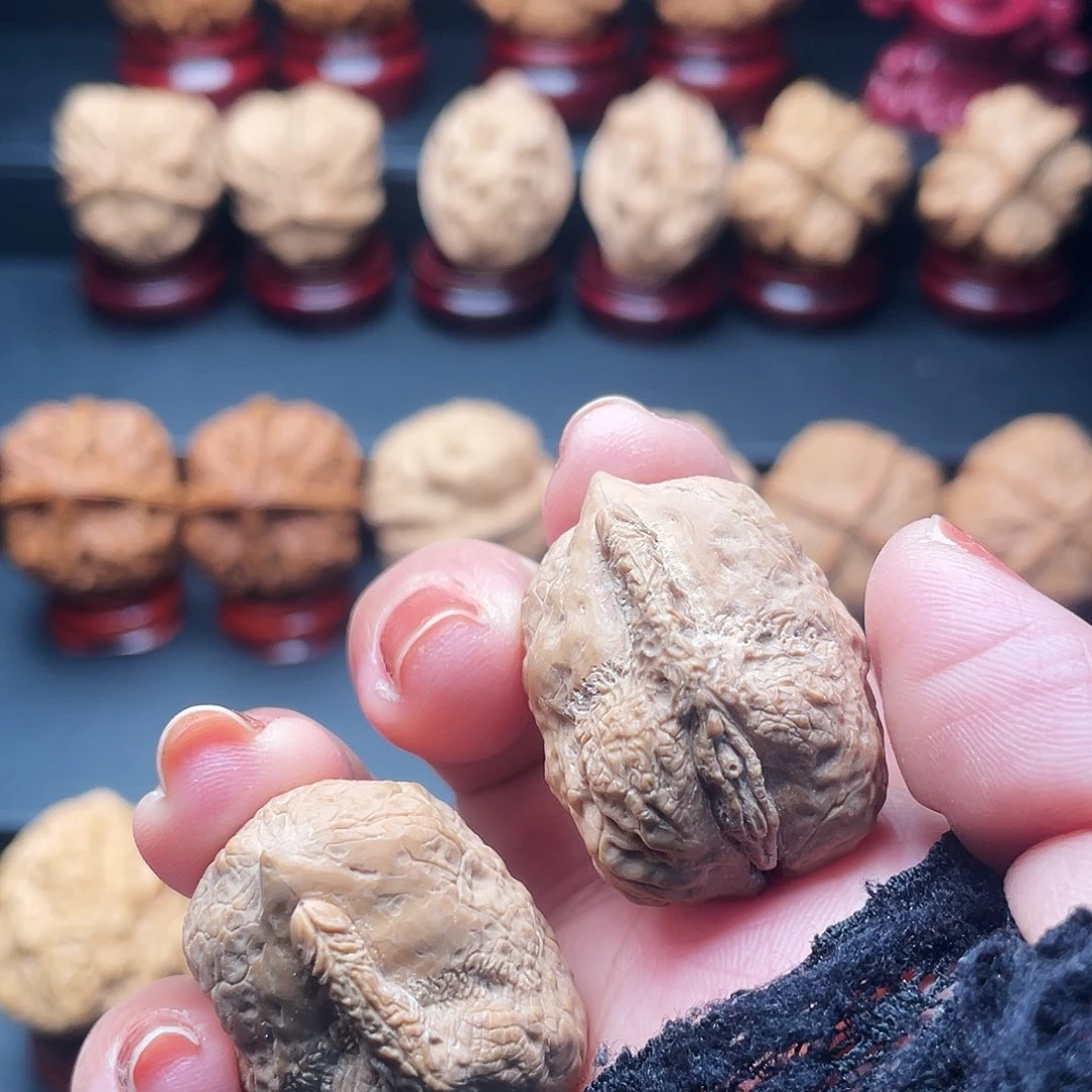 文玩核桃吊坠1**4异型雕刻