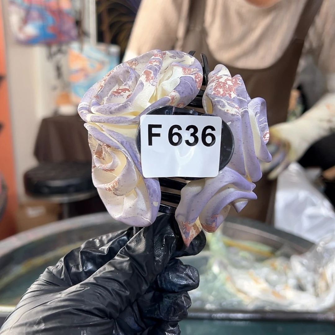 咖****)636山茶发夹紫云英