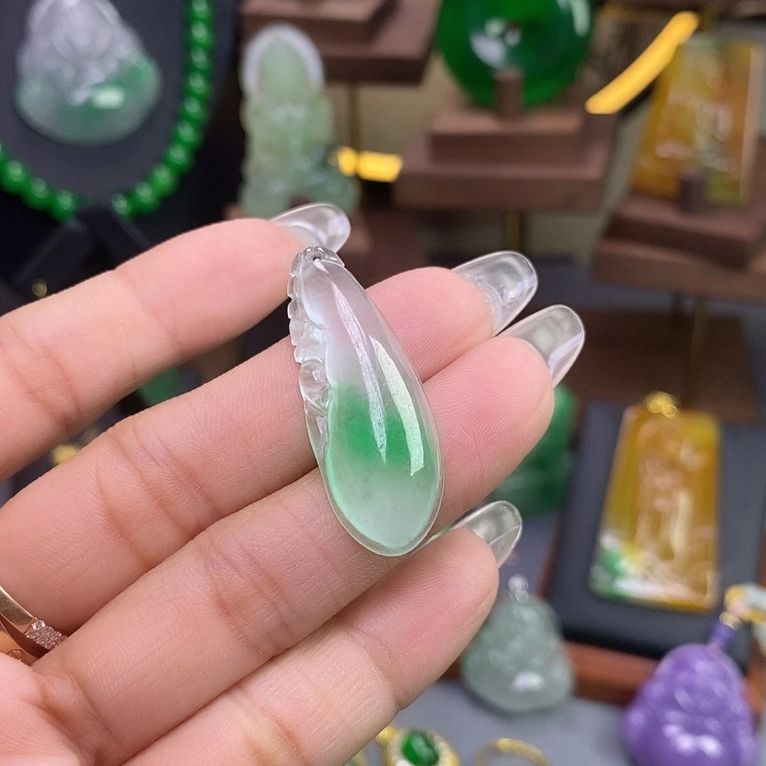 吊坠(赠链)未镶嵌翡翠