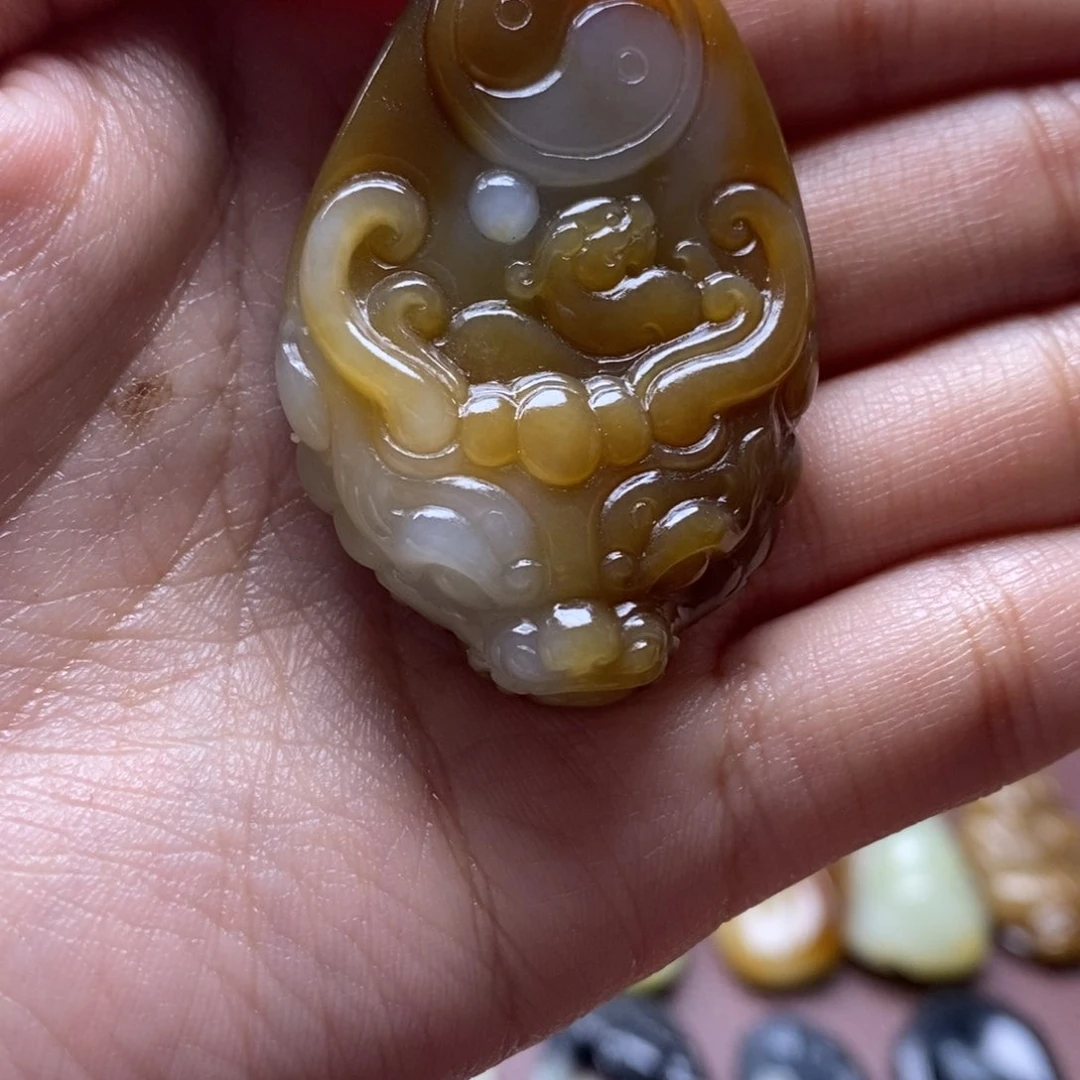 吊坠(不含链)未镶嵌和田玉（糖玉）张*威