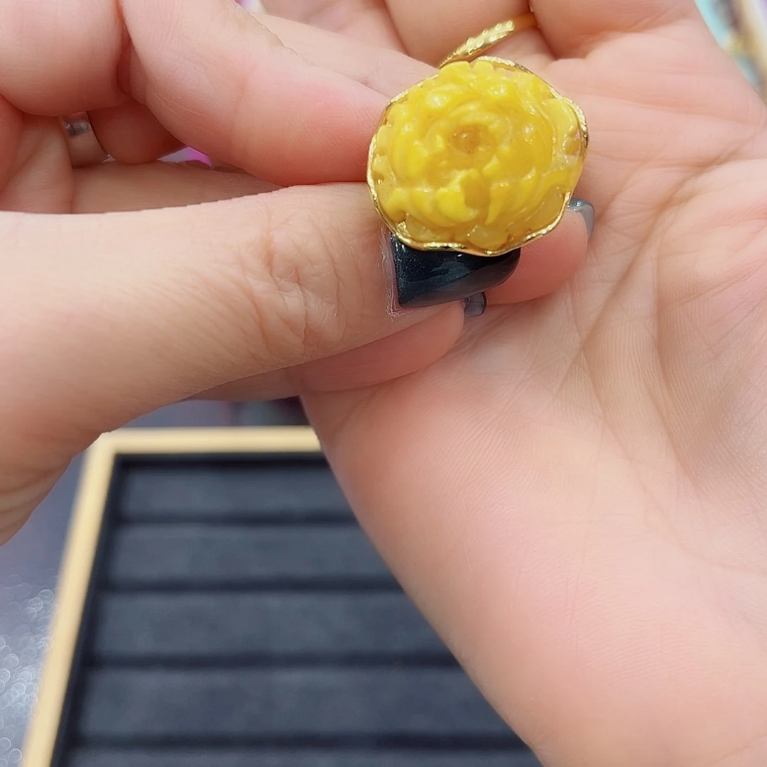 琥珀珠宝奇石银S925镀金镶嵌原创蜜蜡戒指牡丹花款