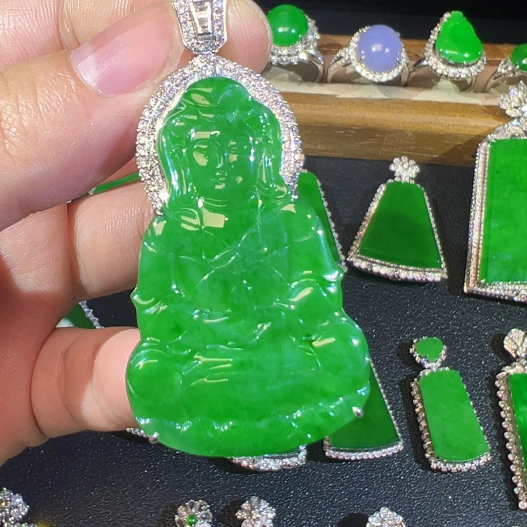 翡翠18K金镶嵌颈饰