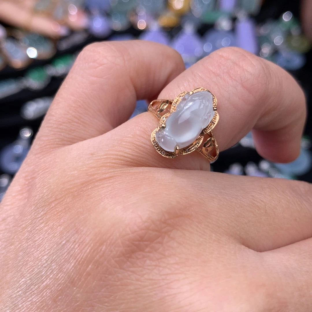 18K金镶嵌戒指翡翠金蟾戒指