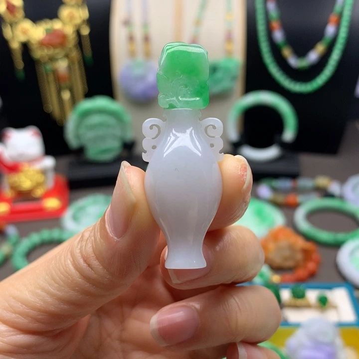翡翠未镶嵌颈饰翡翠宝瓶