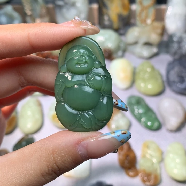 和田玉挂件未镶嵌风****?