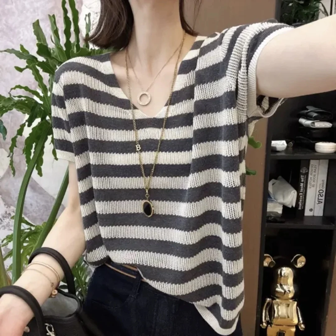 /墨灰条纹/条纹薄款针织衫V领镂空罩衫上衣女 衣长54胸围54 95237