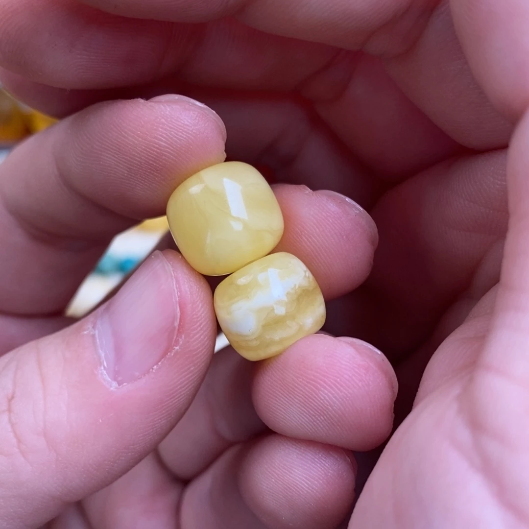 ****俊蜜蜡未镶嵌裸石配饰