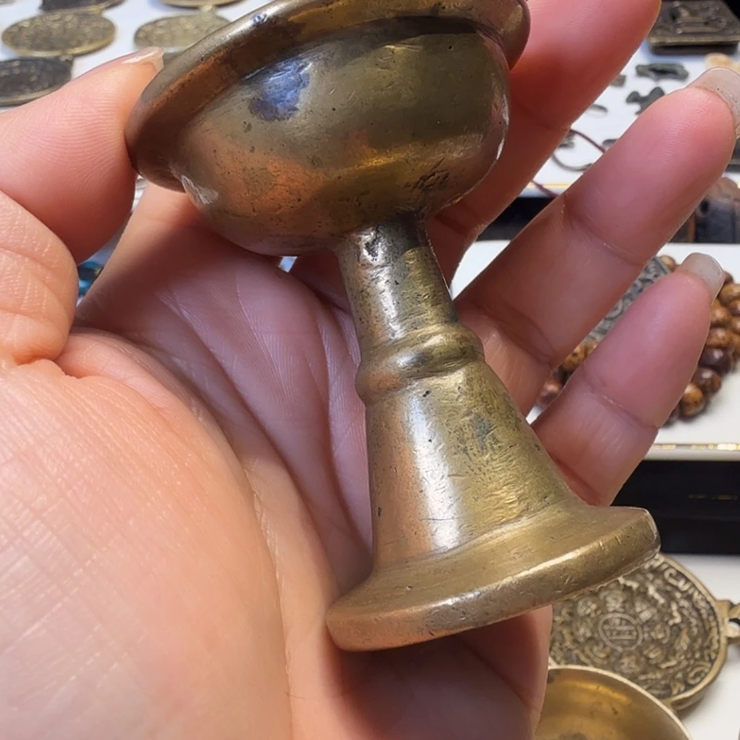 金属材质油灯一个