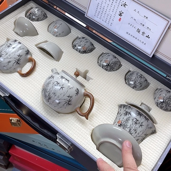 孤品茶具套装等。
