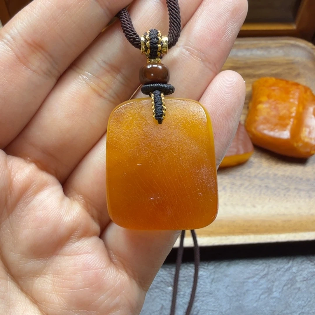 琥珀未镶嵌吊坠(赠链)