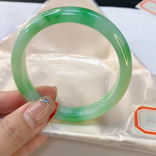 翡翠手镯未镶嵌天然翡翠A货109
