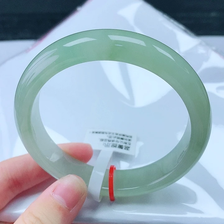 翡翠手镯未镶嵌57圈