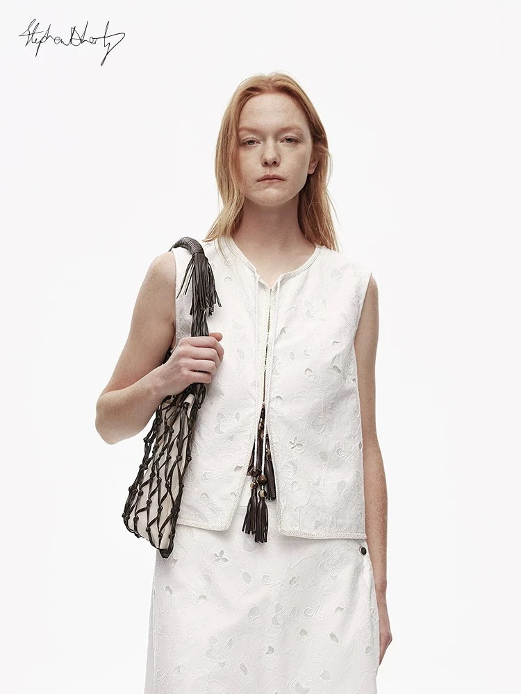 AVVENN×艺术家联名绣花拼接流苏串珠醋酸斜纹马夹