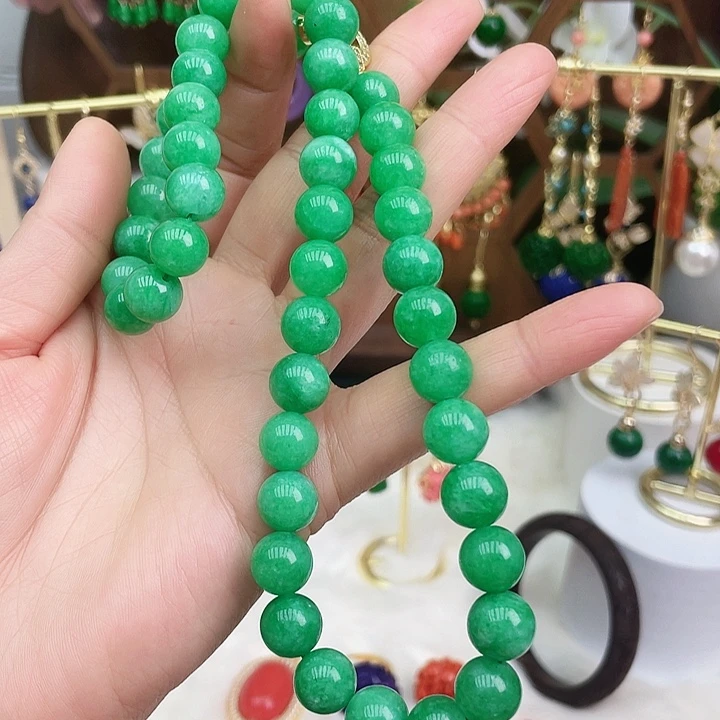 石英质玉颈饰合金