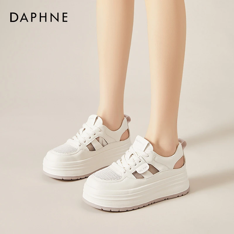 达芙妮透气镂空休闲小白鞋女2025爆款5.5CM增高不累脚网面板鞋子