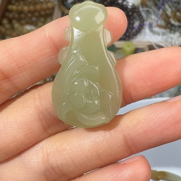 用***9和田玉（糖玉）未镶嵌颈饰