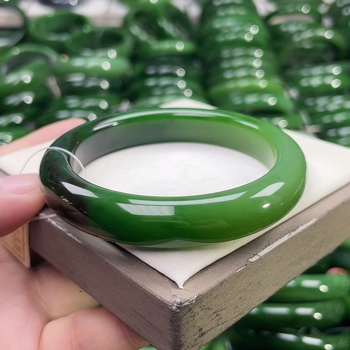 未镶嵌手镯和田玉（碧玉）