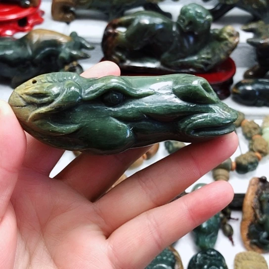 岫岩河磨玉（透闪石质玉）把件未镶嵌