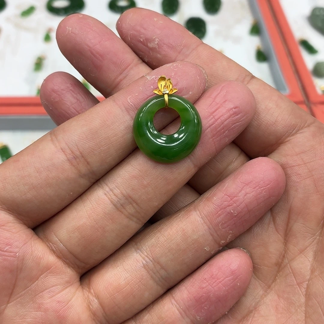 和田玉18K金镶嵌颈饰