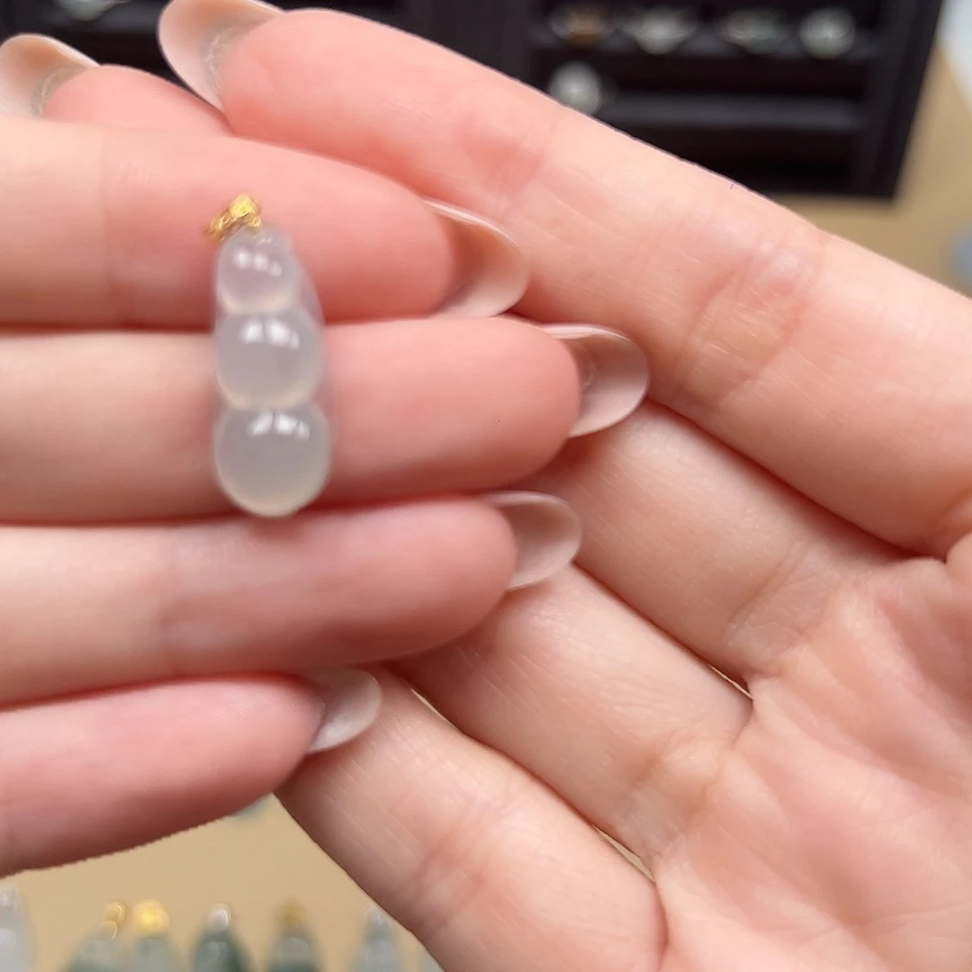 梁***开翡翠18K金镶嵌颈饰