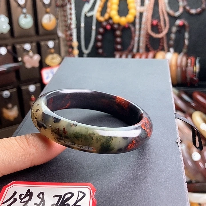 依***然未镶嵌手镯石英质玉微瑕