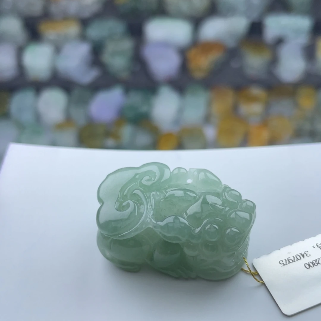 翡翠未镶嵌颈饰貔貅