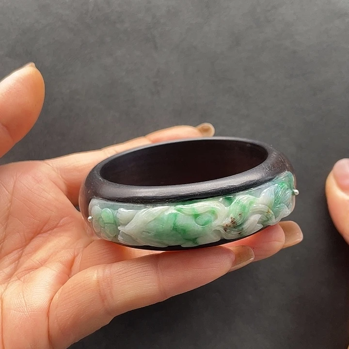 用***铺翡翠未镶嵌颈饰666