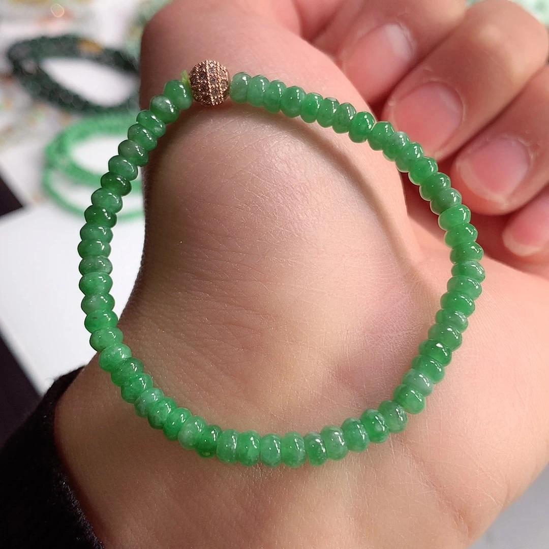 翡翠颈饰未镶嵌手串