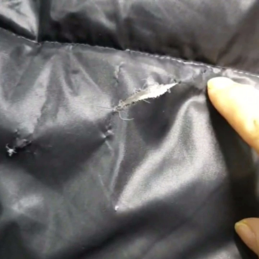 羽绒服划破，破口绣补，无痕替补修复，绣花