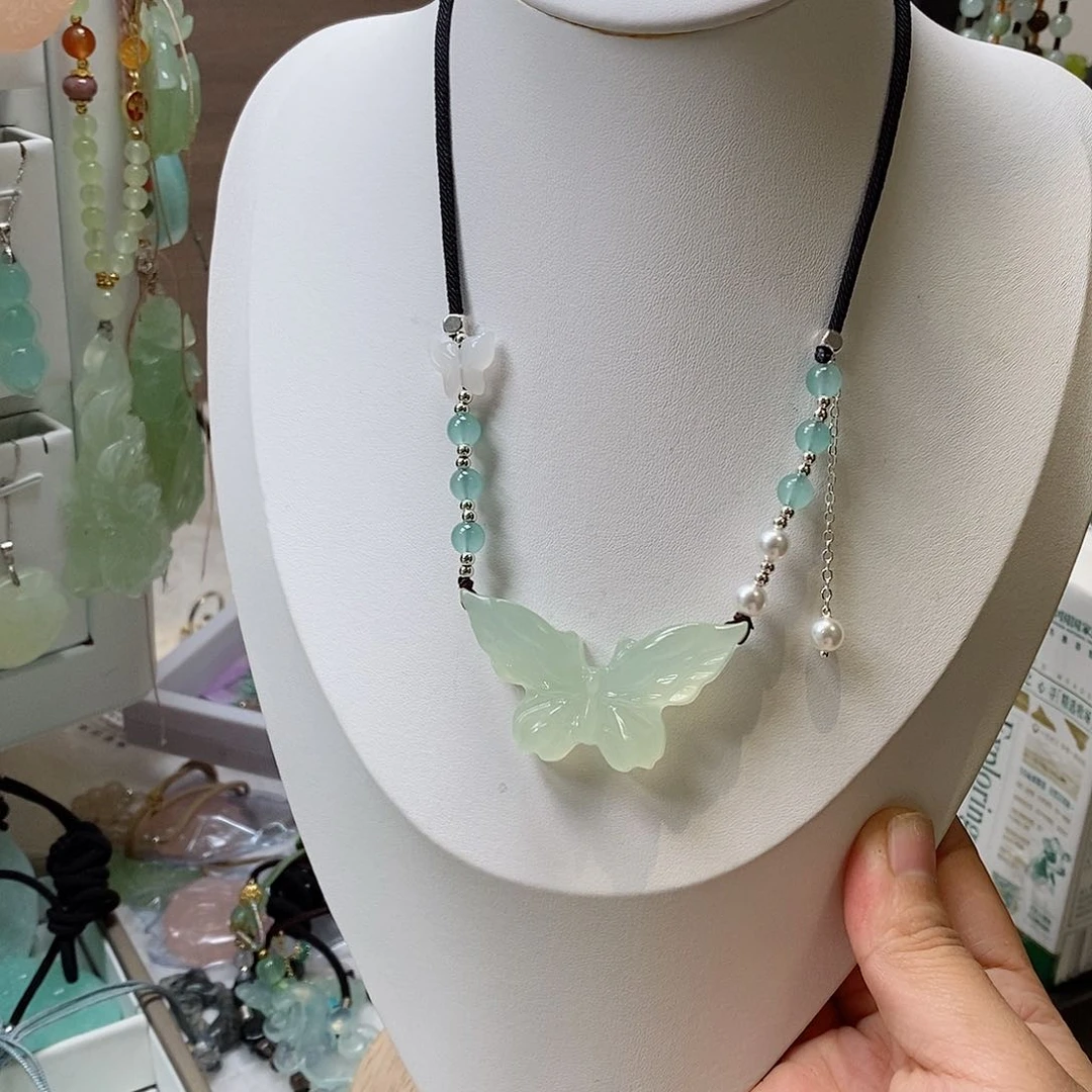 蛇纹石玉颈饰未镶嵌