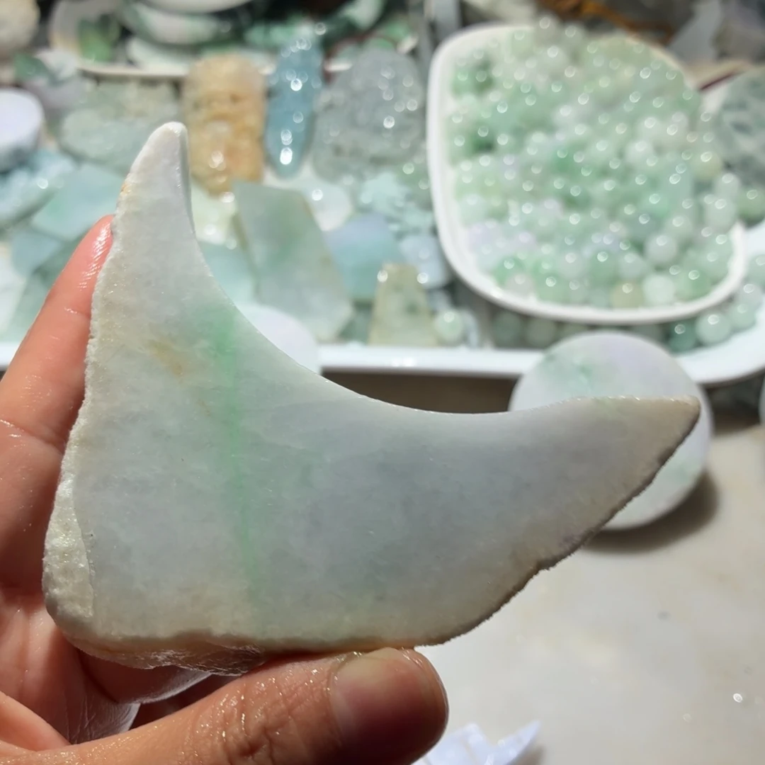 翡翠未镶嵌颈饰边角料