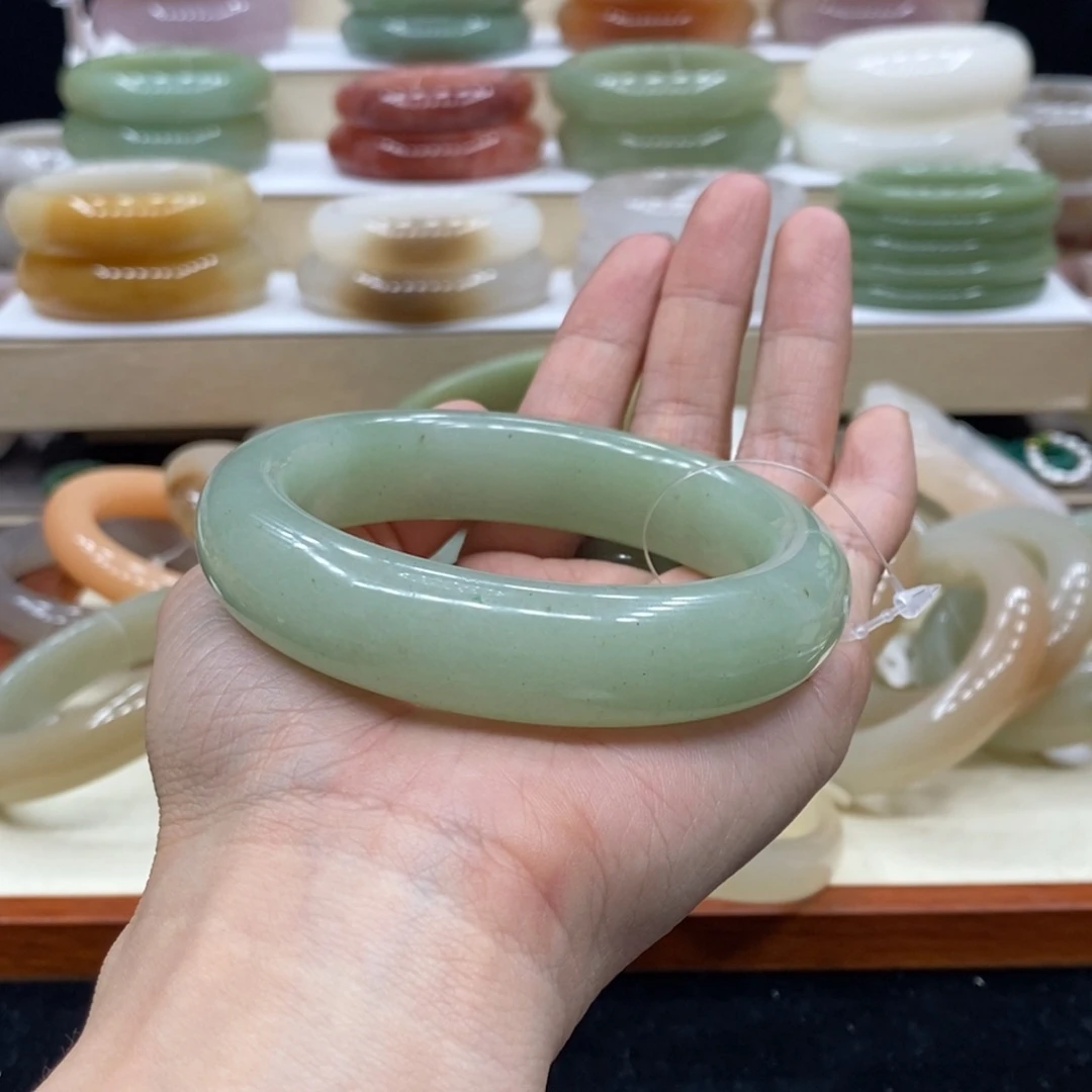 石英岩玉未镶嵌珠宝半成品