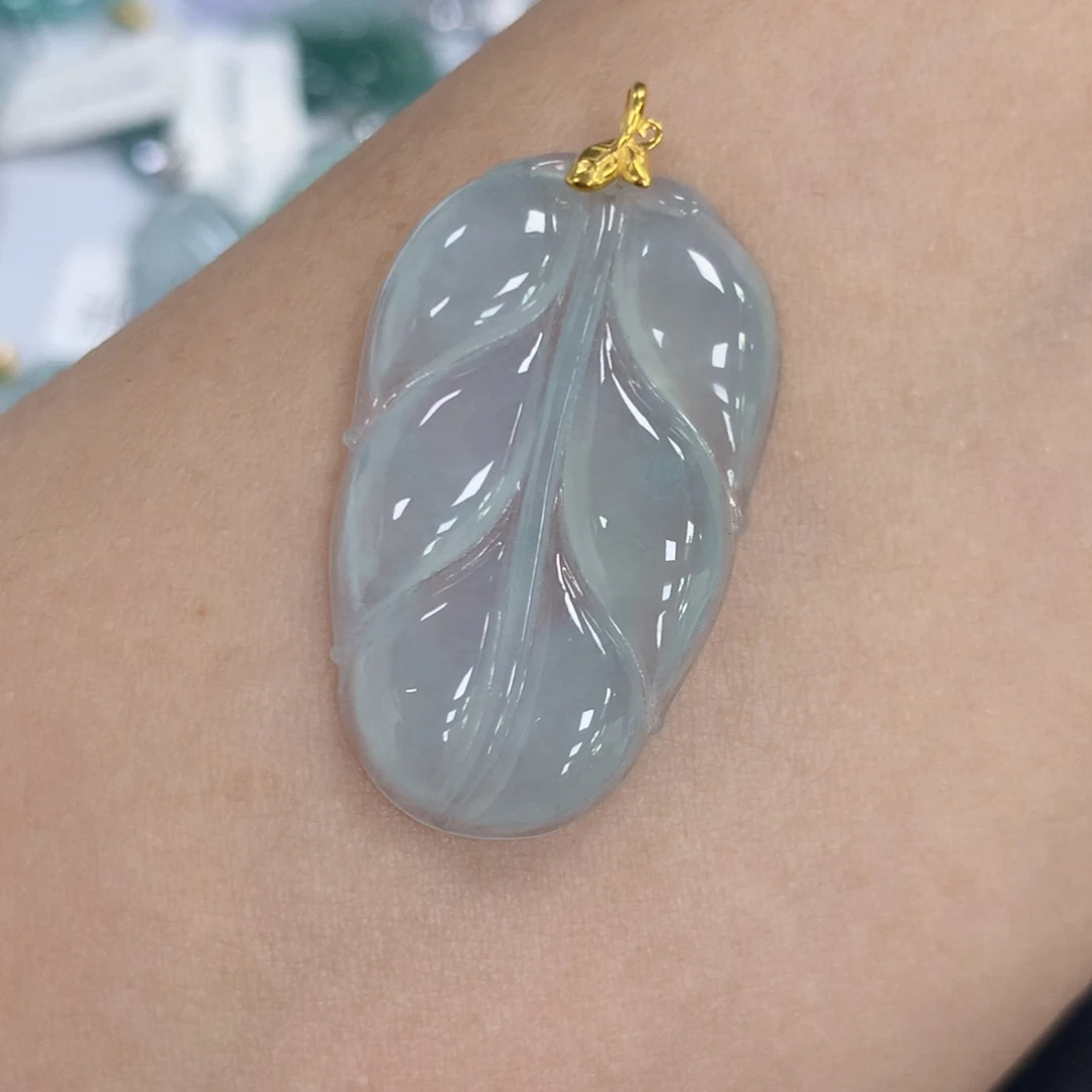 颈饰18K金镶嵌翡翠