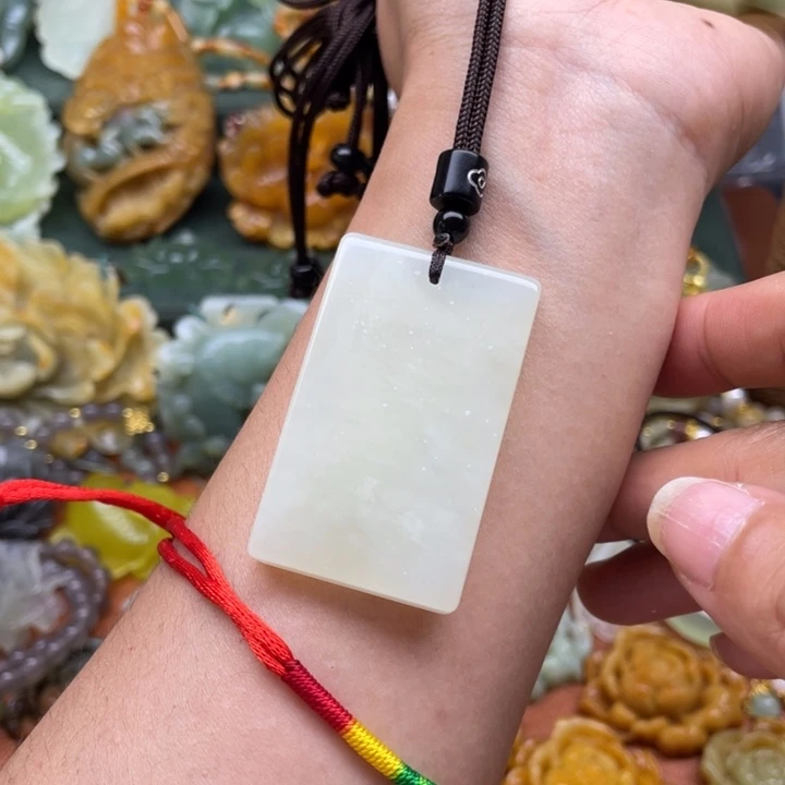 蛇纹石玉未镶嵌吊坠