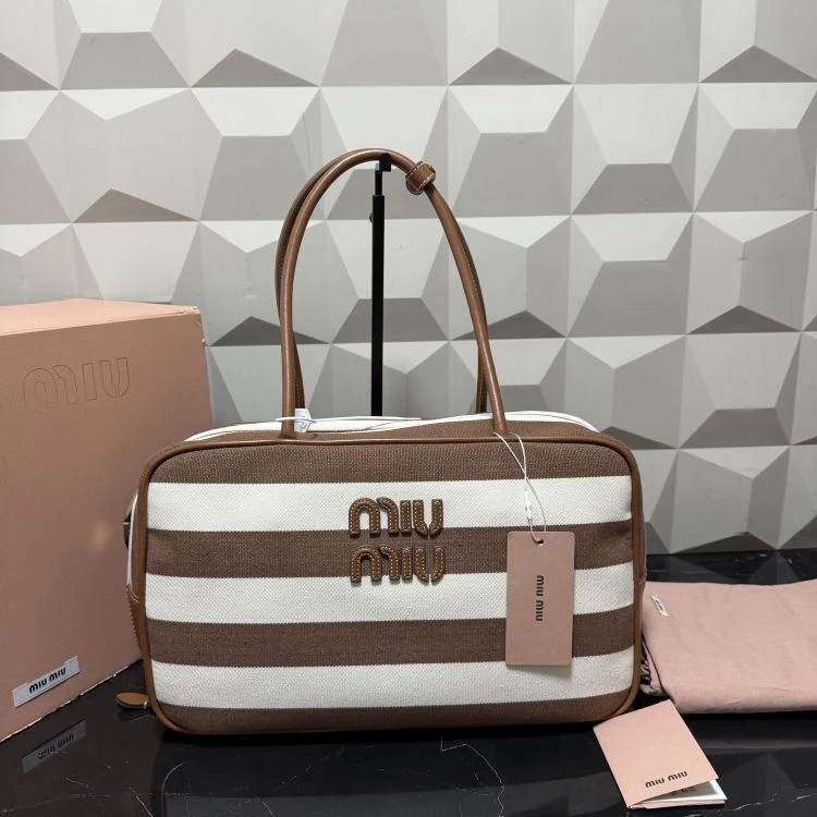 未使用/缪缪/单肩包/C14048147418/[251230SSS]