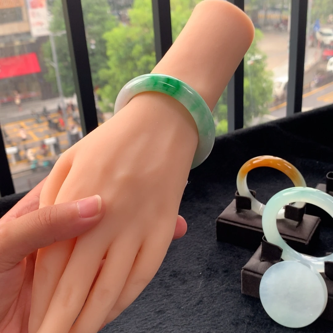 翡翠手镯未镶嵌51绿