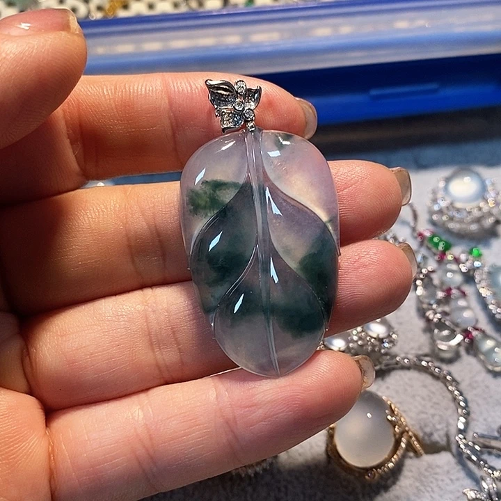 翡翠颈饰18K金镶嵌叶子