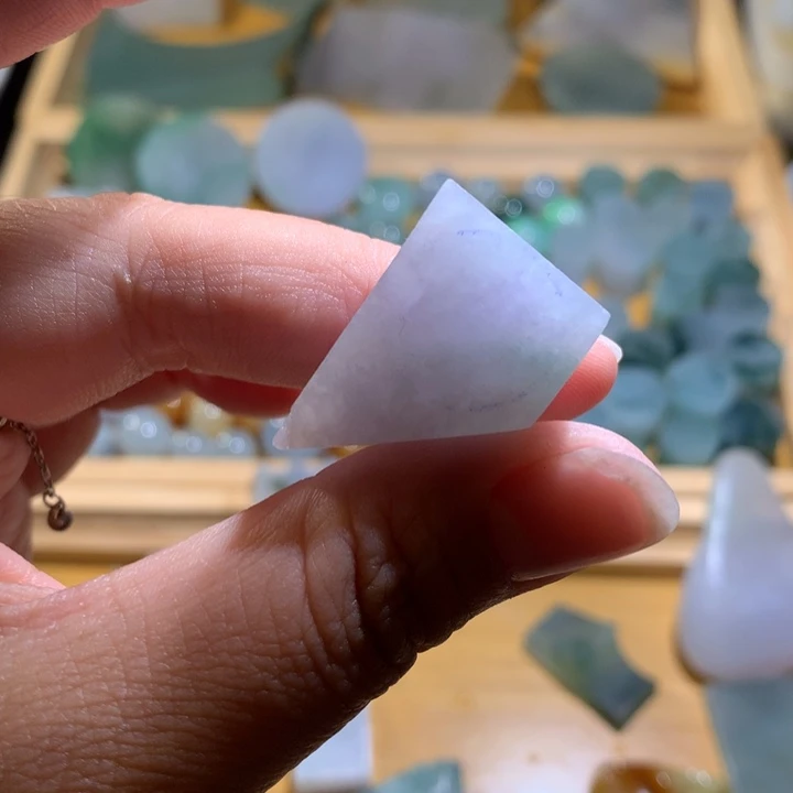 翡翠未镶嵌颈饰1