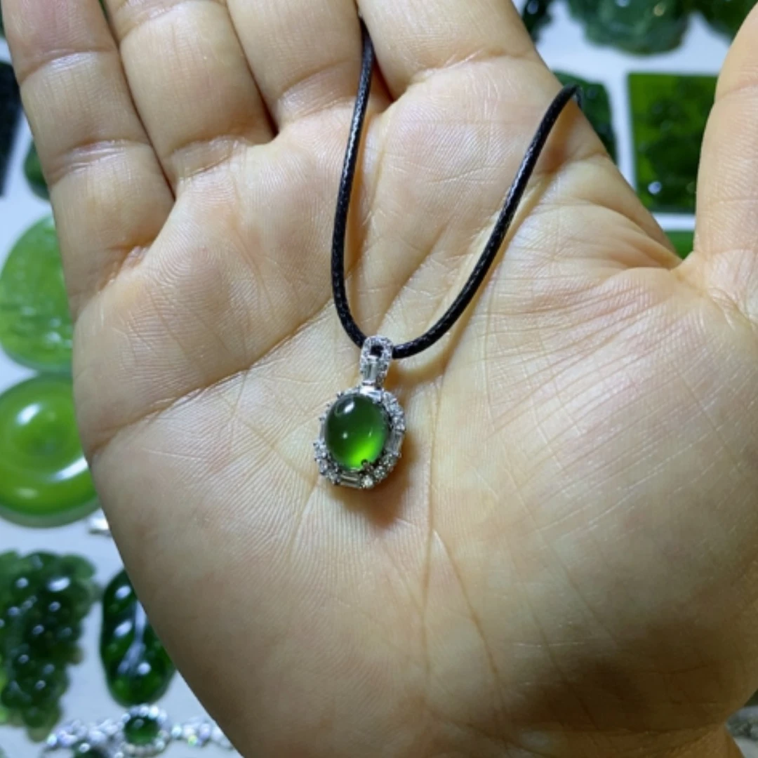【闪购商品】银S925镶嵌蛇纹石玉颈饰