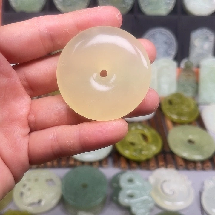 岫玉未镶嵌吊坠(赠链)军