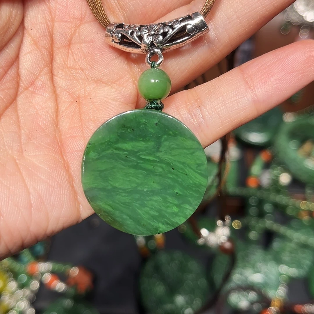 颈饰未镶嵌和田玉（糖玉）