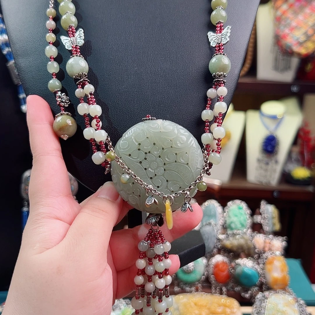 和田玉未镶嵌颈饰国风