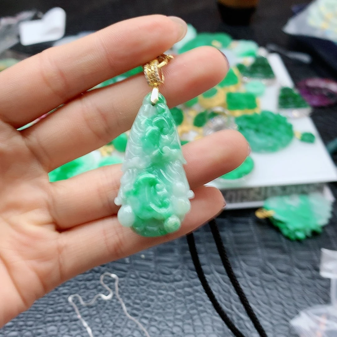 【闪购商品】翡翠吊坠(赠链)合金